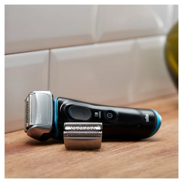 Braun Series 8 Wet&Dry shaver with its detachable foil and cutter cassette.