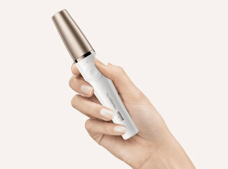 Braun Skin Care - hand holding Braun FaceSpa Pro 912